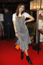 <p>Fashion-Bloggerin Masha Sedgwick darf bei der Bunte New Faces Night natürlich auch nicht fehlen und interpretiert den Clueless-Look aus Spaghettiträger-Kleidchen und T-Shirt neu. Ihr Statement rutscht zwar in den Hintergrund, wird mit dem Stoffmix und der Würftelhandtasche letztendlich aber doch zum Statement. (Bild: Getty Images) </p>