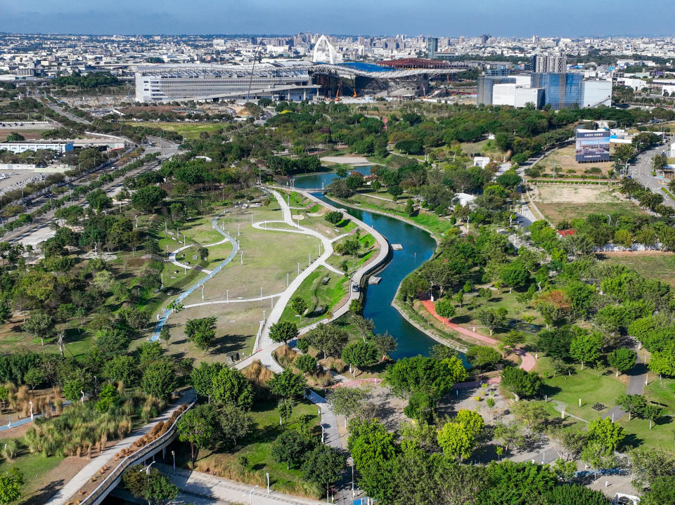 國 家 級 活 動 準 場 地 ： 中 央 公 園 ， 下 樓 就 到 