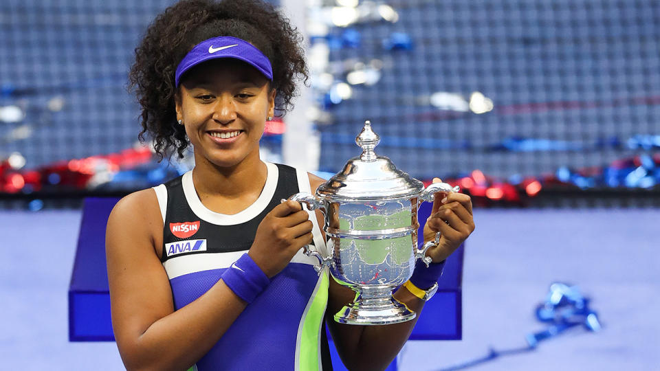 Naomi Osaka lifts the trophy after winning the 2020 US Open.