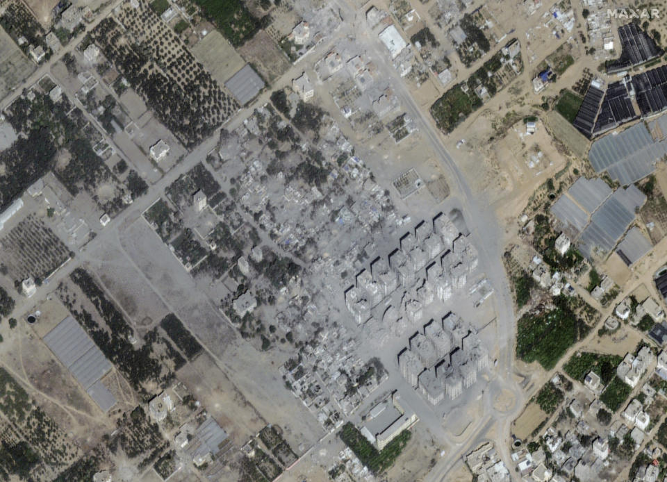 Esta imagen proporcionada por Maxar Technologies muestra graves daños a edificios y estructuras de la zona de Atatra, en el norte de la Franja de Gaza, el 21 de octubre de 2023. (Satellite image ©2023 Maxar Technologies vía AP)