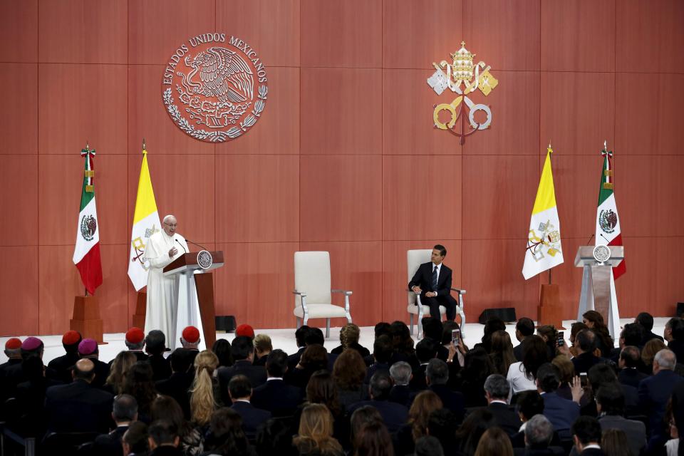 Pope Francis (L) gives a speech as Mexico's President Enrique Pena Nieto looks on during a ceremony at the National Palace in Mexico City, February 13, 2016. (REUTERS/Tomas Bravo)