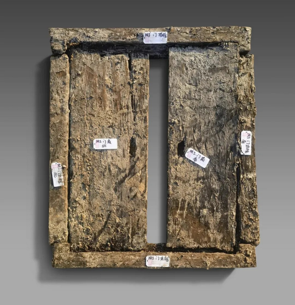 A miniature wooden window found in tomb M3.