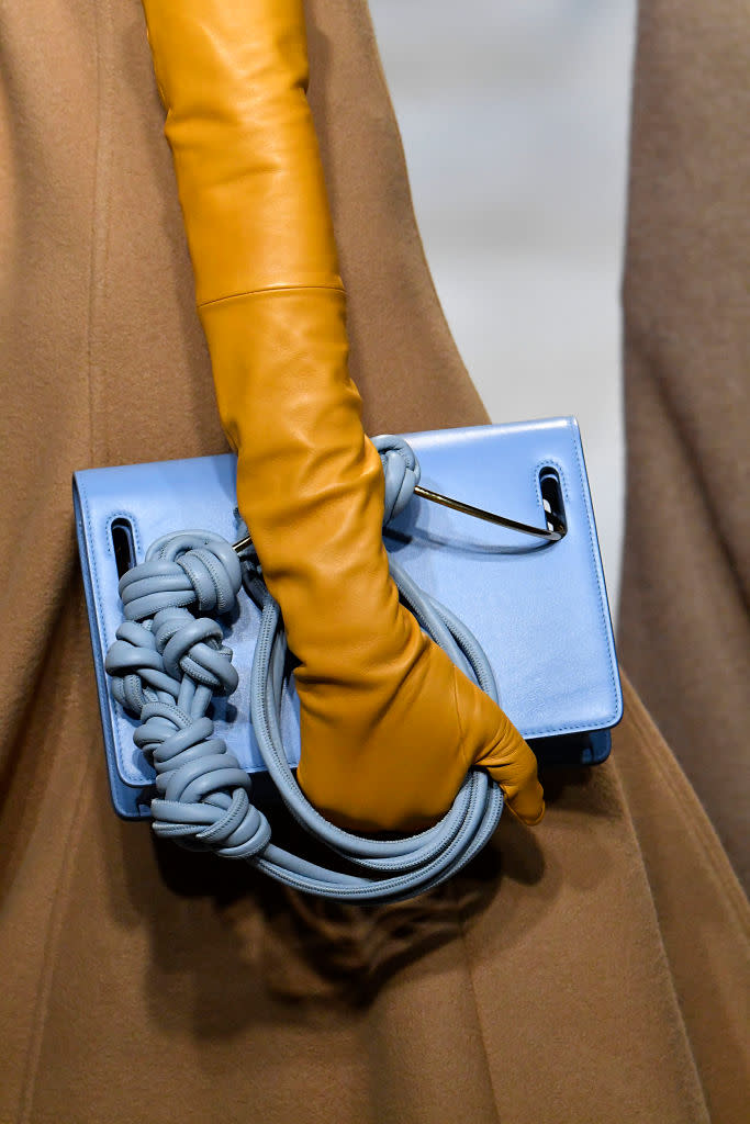 <p>A baby-blue clutch with twisted knot strap from the Roksanda FW18 show. (Photo: Getty Images) </p>