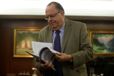 Julio Velarde, presidente del banco central del Perú, habla durante una entrevista con Reuters. Imagen de archivo. 8 de agosto de 2017. REUTERS/Guadalupe Pardo