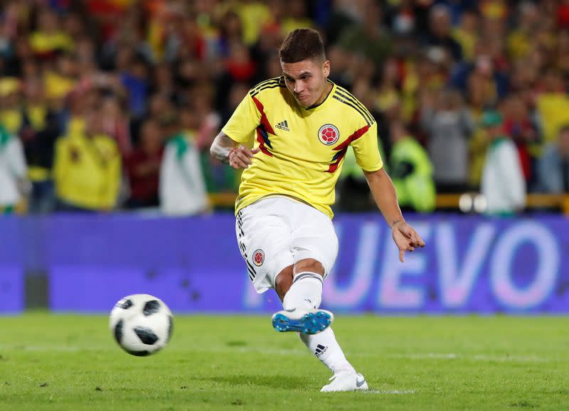 Foto de archivo. El jugador colombiano Juan Fernando Quintero en acción durante la despedida antes de la Copa Mundial de la FIFA Rusia 2018, en el estadio El Campín de Bogotá