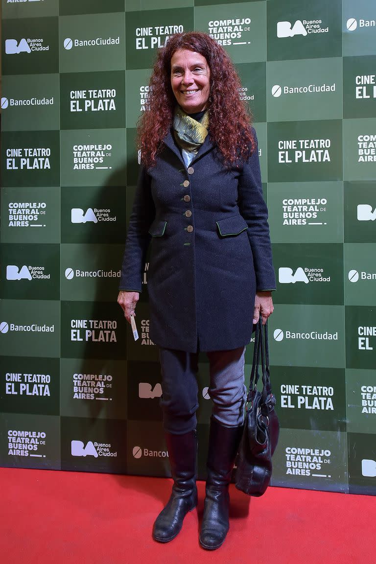 Katja Aleman, quien trabajó bajo las órdenes de José María Muscari, posó en el foyer del cine teatro El Plata