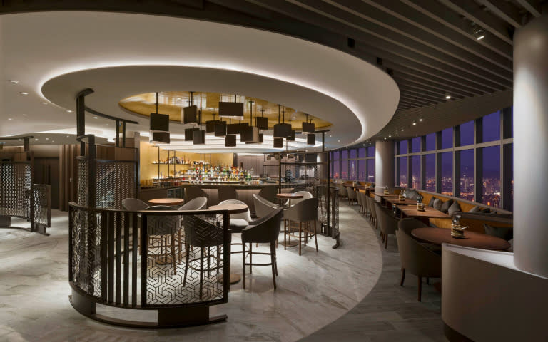 Asia49亞洲料理及酒廊以南洋美食、創意特調廣受好評，被譽為新北第一景觀餐廳。（圖／Asia49提供）