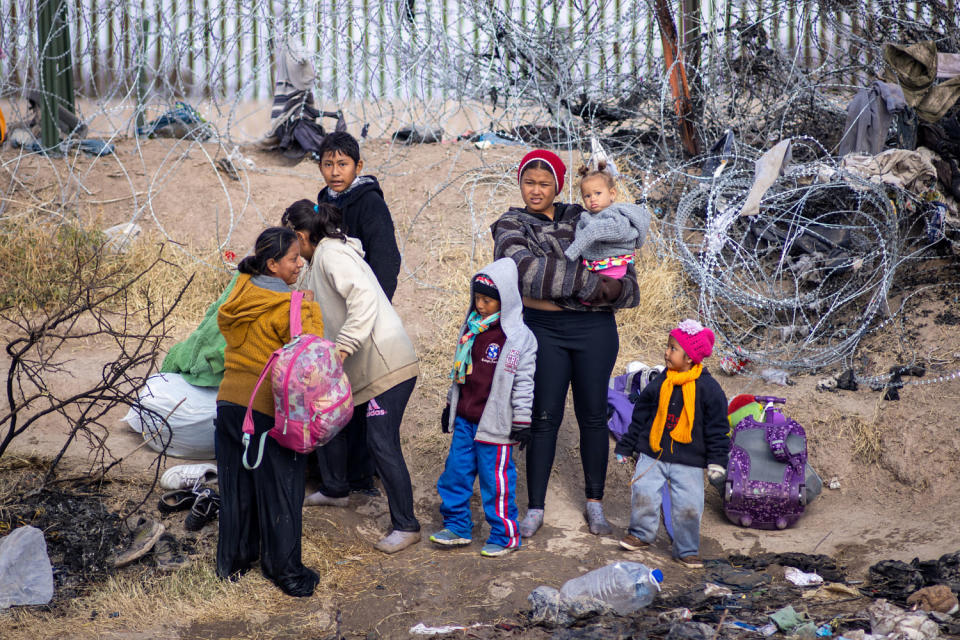 Migrant crisis continues at the border between the United States and Mexico (David Peinado / Anadolu via Getty Images)