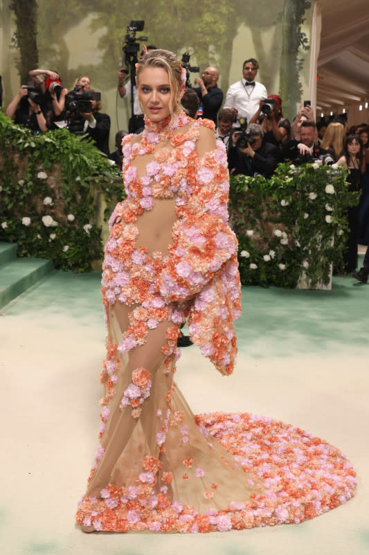 <p>John Shearer/Getty Images</p><p>The country artist wore a pink and salmon floral turtleneck dress with a matching shawl. </p>