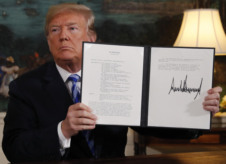 U.S. President Donald Trump displays a presidential memorandum after announcing his intention to withdraw from the JCPOA. (Photo: Jonathan Ernst / Reuters)