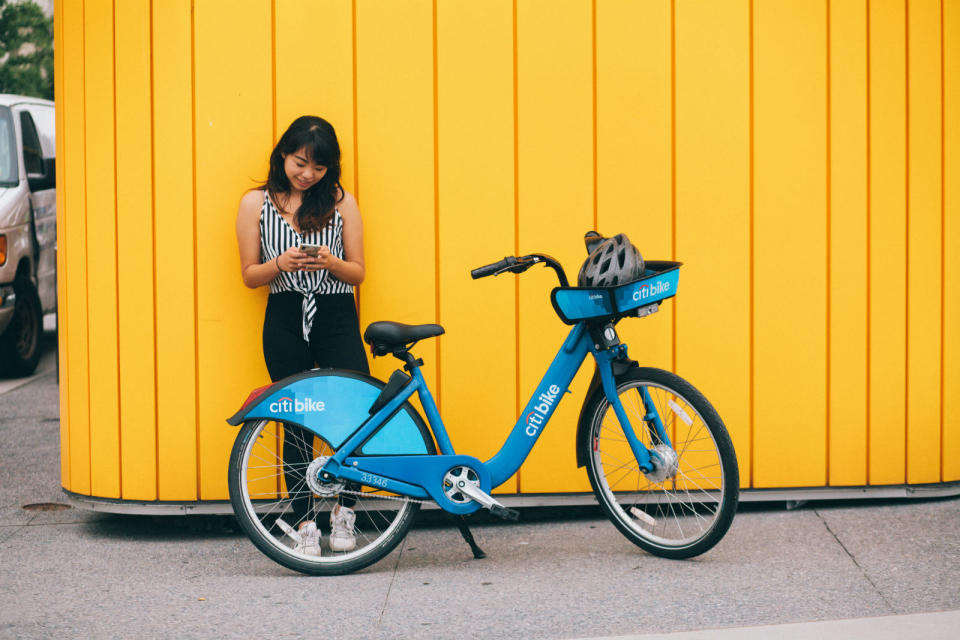 Lyft-owned bike-sharing services are removing electric bikes from theirrespective fleets in New York, Washington and San Francisco citing safetyconcerns