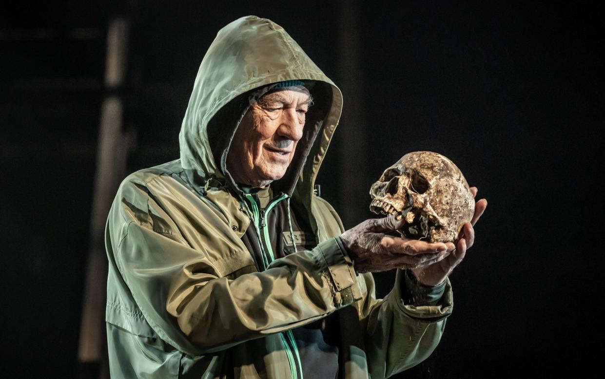 Ian McKellen in Hamlet at Theatre Royal Windsor - Dee McCourt