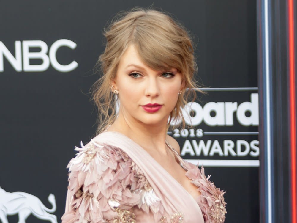 Taylor Swifts Songs werden bald an einer Universität unter die Lupe genommen. (Bild: Jamie Lamor Thompson/Shutterstock.com)