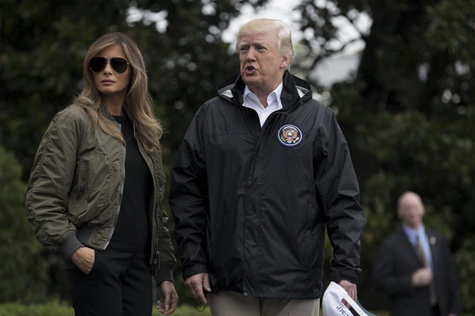 (FOTOS) Donald Trump visita la zona afectada por la tormenta Harvey en Texas