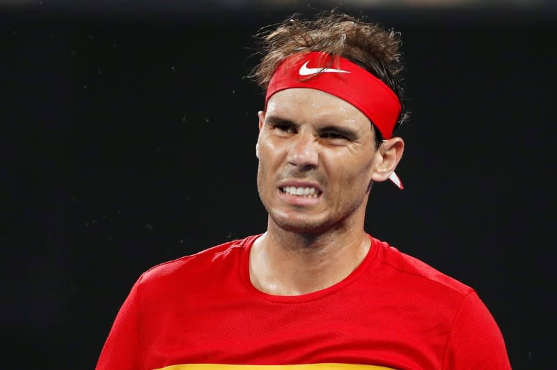 El español Rafael Nadal reacciona durante su último partido de individuales contra el serbio Novak Djokovic, en Sídney.