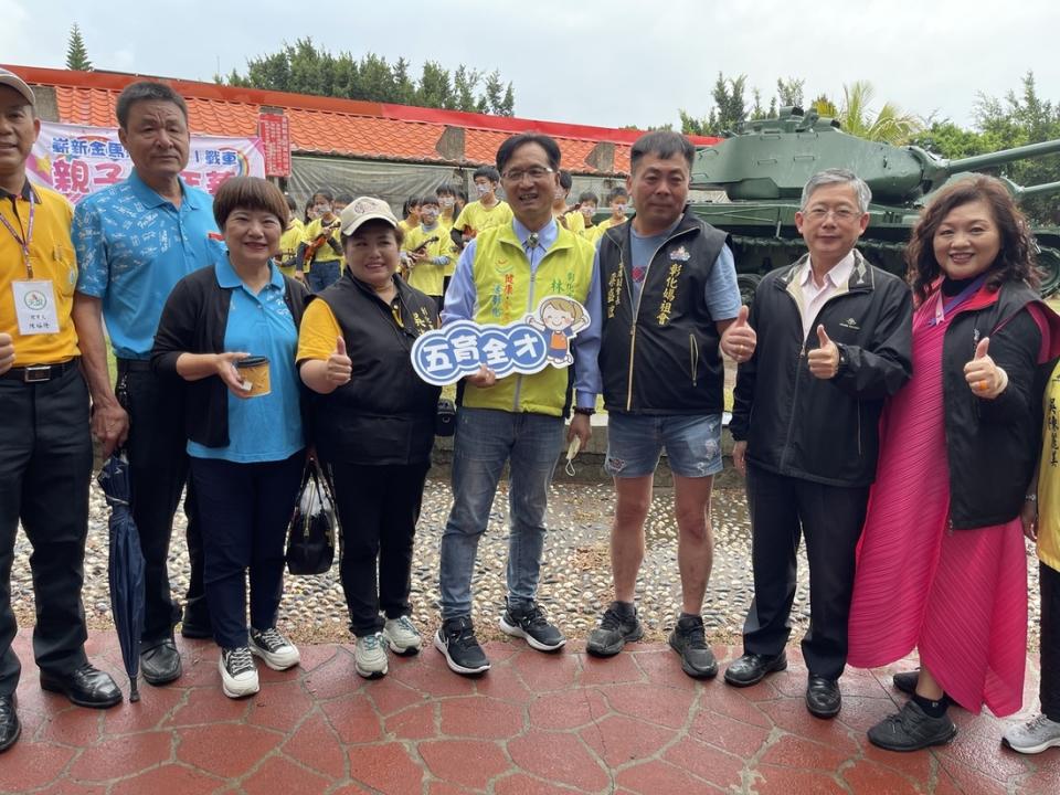 感恩戰車親子嘉年華活動由彰化市長林世賢、市民代表吳淑敏、彰化天悅生命教育協會理事長陳裕隆、中華照生黨主席董冠富、中華鳳山古寺聖王會創會總會長沈秀穎等貴賓共同參與下揭開序幕。(圖/記者謝榮浤翻攝)