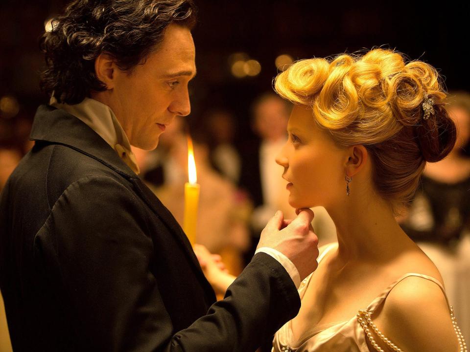 crimson peak tom hiddleston mia wasikowska