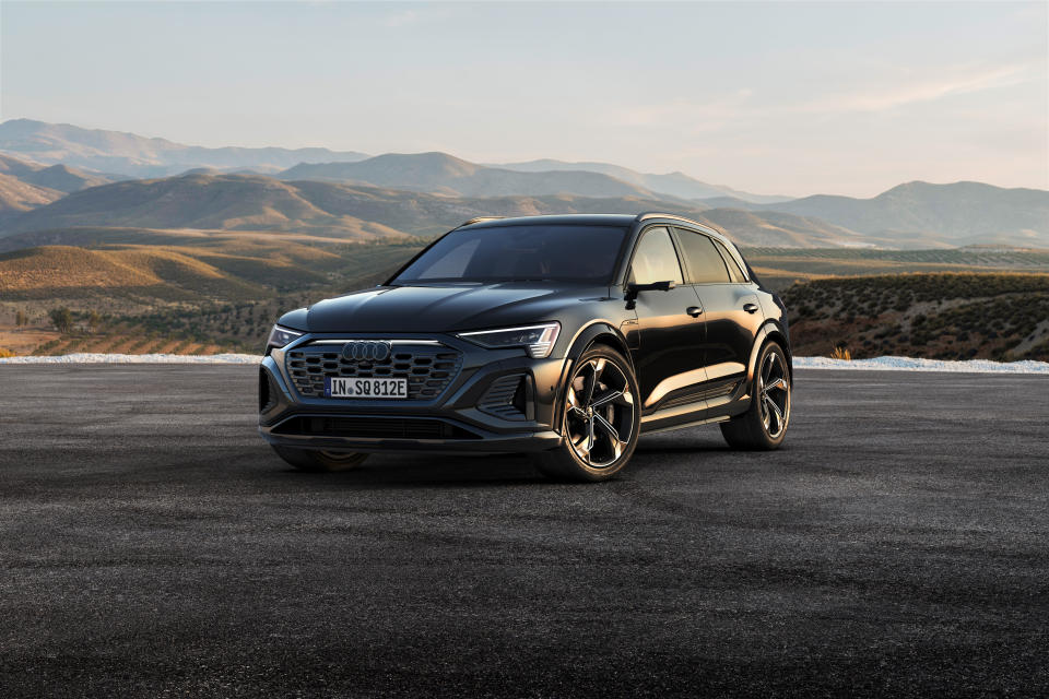 <p>Audi Q8 e-tron</p> 