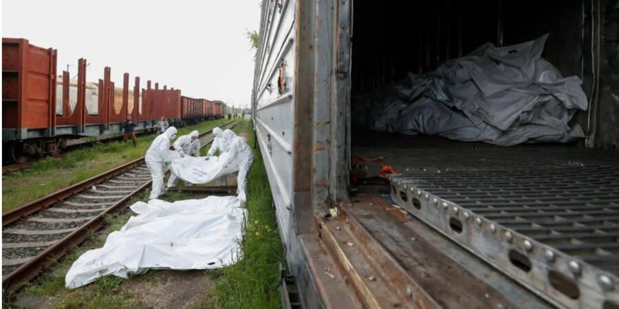 Bodies of liquidated Russian soldiers are loaded into wagons, May 2022