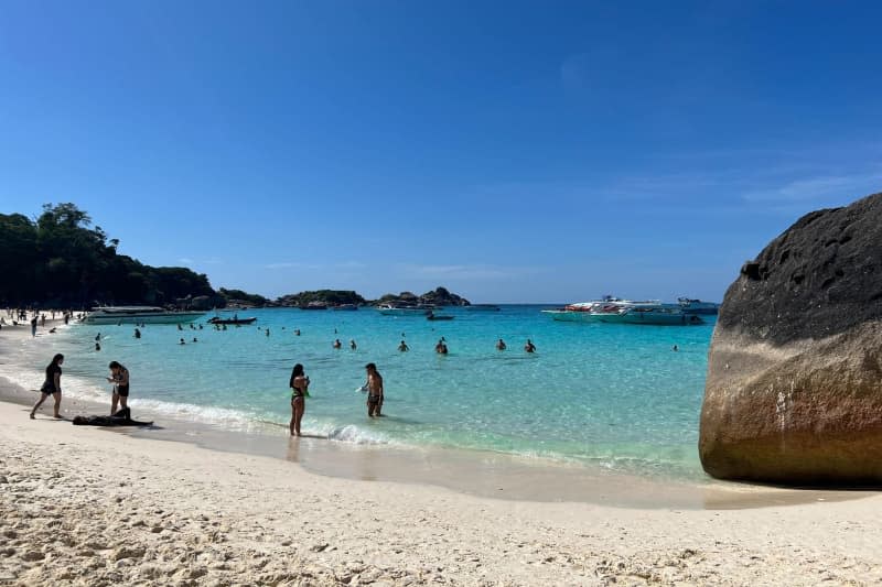 In the high season, the white beaches of the Similan Islands and the Surin Islands are bustling with ferry boats. Carola Frentzen/dpa