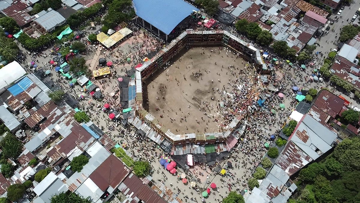 Colombia Bullfight Collapse (ASSOCIATED PRESS)