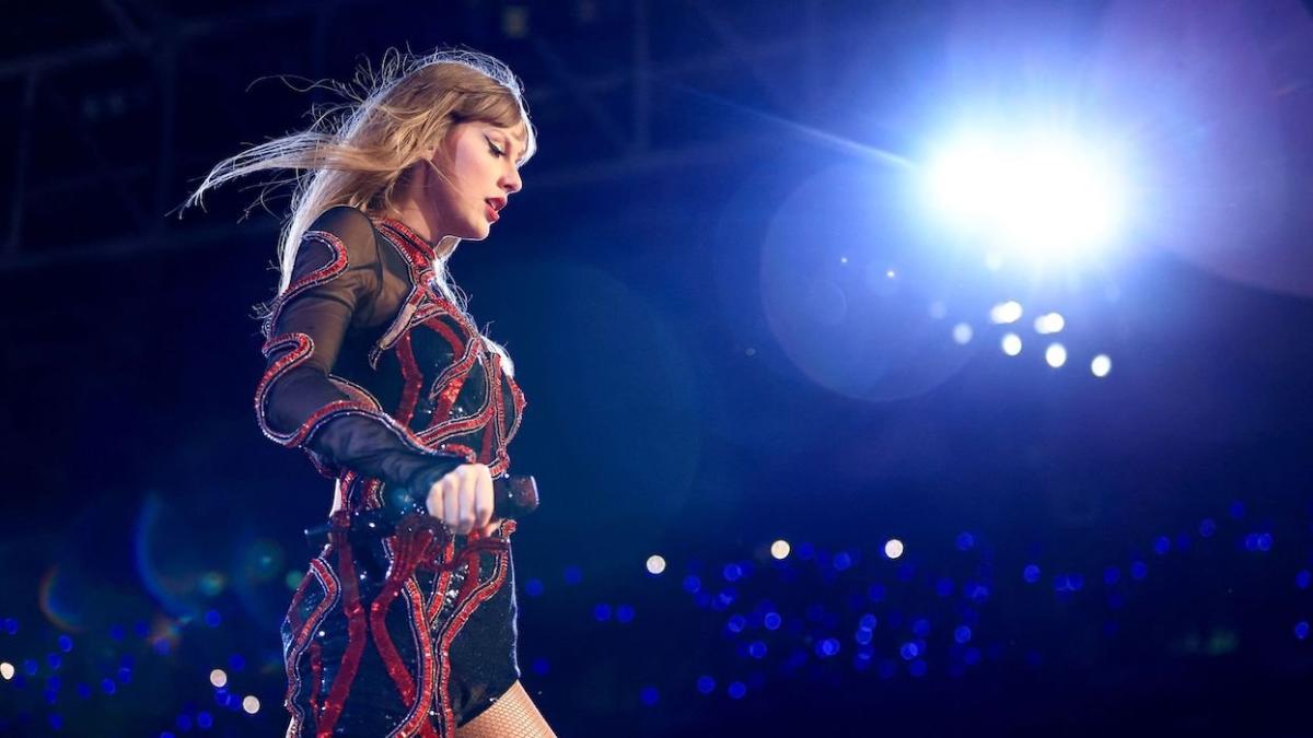 Why Is Taylor Swift So Popular? Let's Investigate