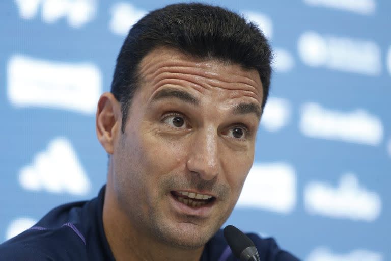 Lionel Scaloni: "Los chicos quieren competir y eso es lo más importante. Pensamos en lo deportivo porque la pelota corre y hay que seguir"