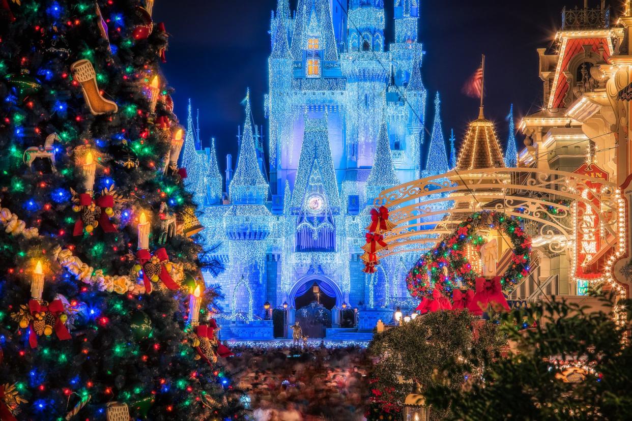 Magic Kingdom Main Street at Christmas All the lights and decorations on Main Street USA at Magic Kingdom in Walt Disney World, it's quite an impressive place at this time of year.