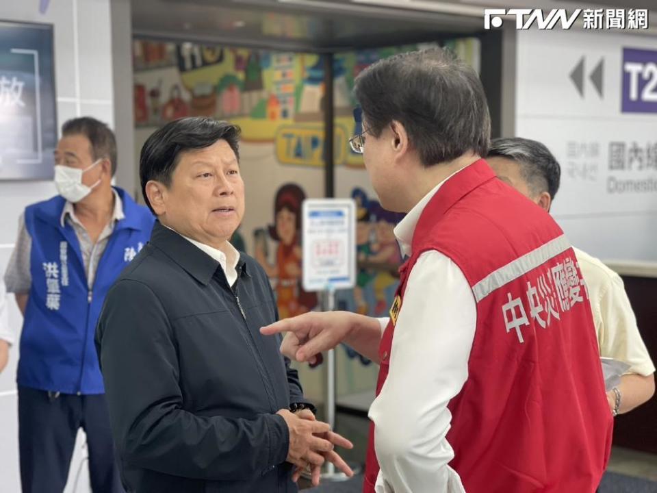 花蓮縣立委傅崐萁於中午12時從台北松山機場出發，搭乘直升機前進花蓮。