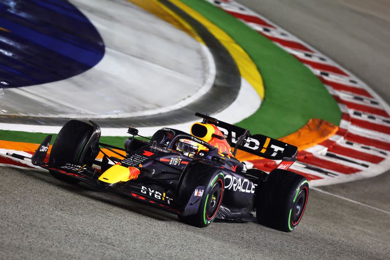 Max Verstappen sufrió en el Gran Premio de Singapur su peor pesadilla de la temporada: del error del equipo en la qualy a los fallos del neerlandés en la pista