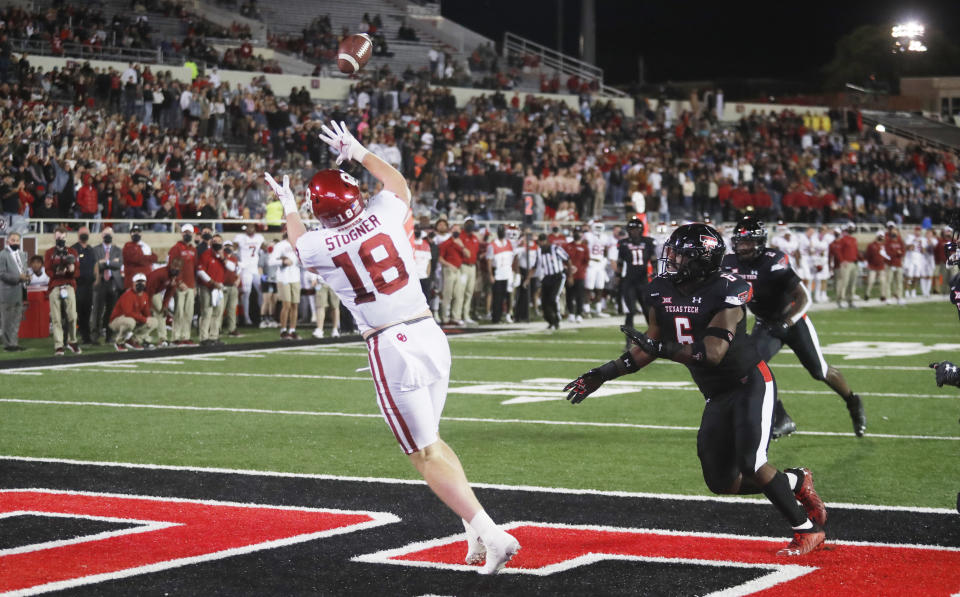 Oklahoma's Austin Stogner makes a touchdown catch in the end zone during the first half of the team's NCAA college football game against Texas Tech, Saturday, Oct. 31, 2020, in Lubbock, Texas. (AP Photo/Mark Rogers)