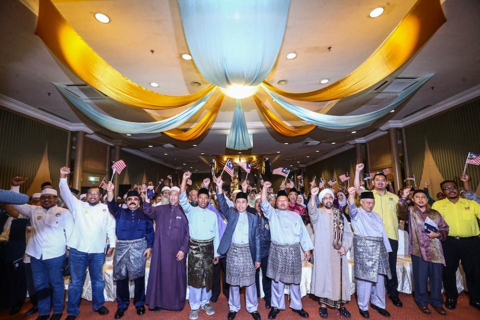 Ummah Chairman Aminuddin Yahya (centre) takes a group photo with speakers and representatives after the Ummah National Unity Convention at Kuala Lumpur International Hotel, August 25, 2019. — Picture by Hari Anggara