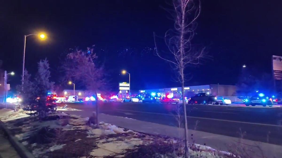 5 morts après qu’un homme armé a ouvert le feu dans une discothèque LGBTQ à Colorado Springs