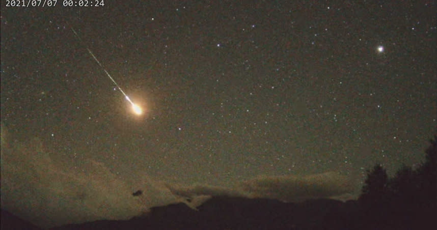 鹿林天文台拍攝到7日台灣夜空中的流星。（圖／翻攝自鹿林天文台FB）