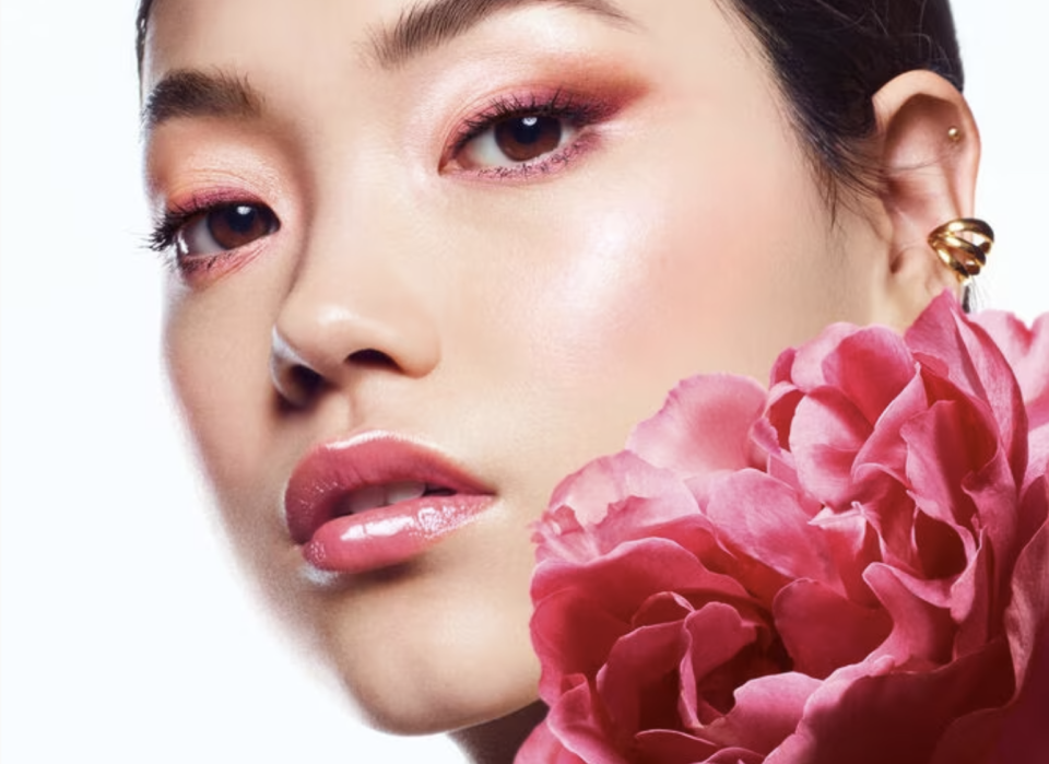 Gepflegte Lippen mit einem Hauch Farbe für einen frischen, strahlenden Look: Das reichhaltige Lippenöl von Guerlain gehört mit seinen natürlichen Inhaltsstoffen zu unseren Beauty-Lieblingen. (Bild: Guerlain)