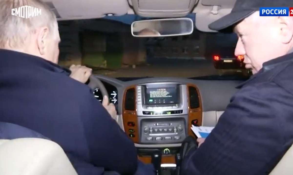 President drives a car under the cover of darkness (Screengrab: Russia24)