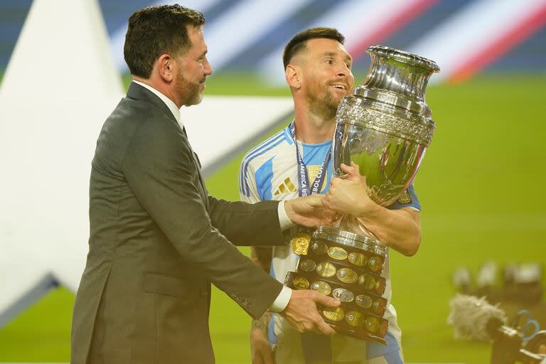 Lionel Messi  con la Copa América 2024.