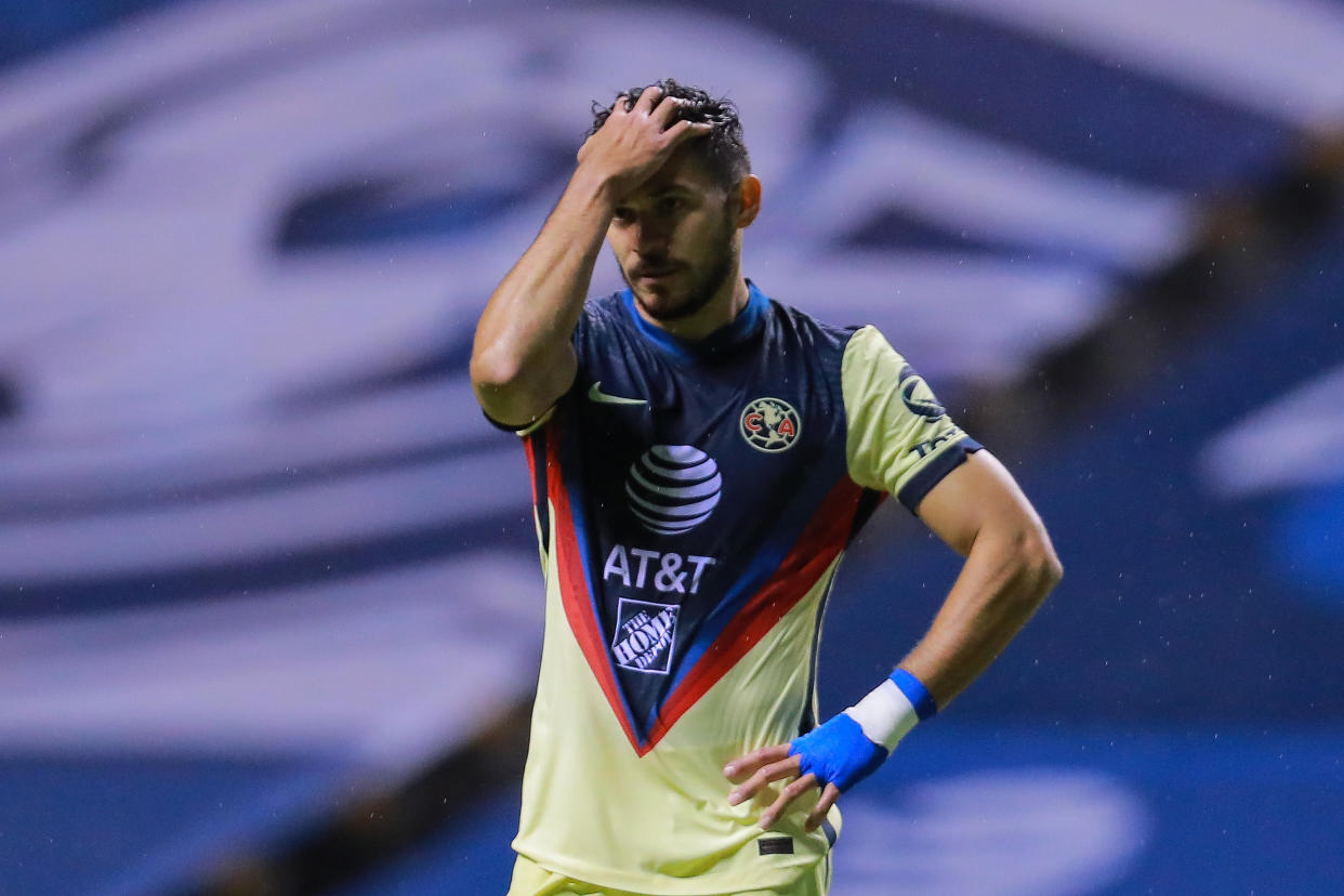 PUEBLA, MEXICO - SEPTEMBER 08: Henry Martín #21 of America gestures during the 9th round match between Puebla and America as part of the Torneo Guard1anes 2020 Liga MX at Cuauhtemoc Stadium on September 08, 2020 in Puebla, Mexico. (Photo by Manuel Velasquez/Getty Images)