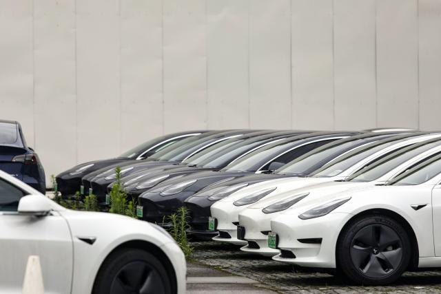 Tesla Declines on China Price Cuts and German Plant Shutdown