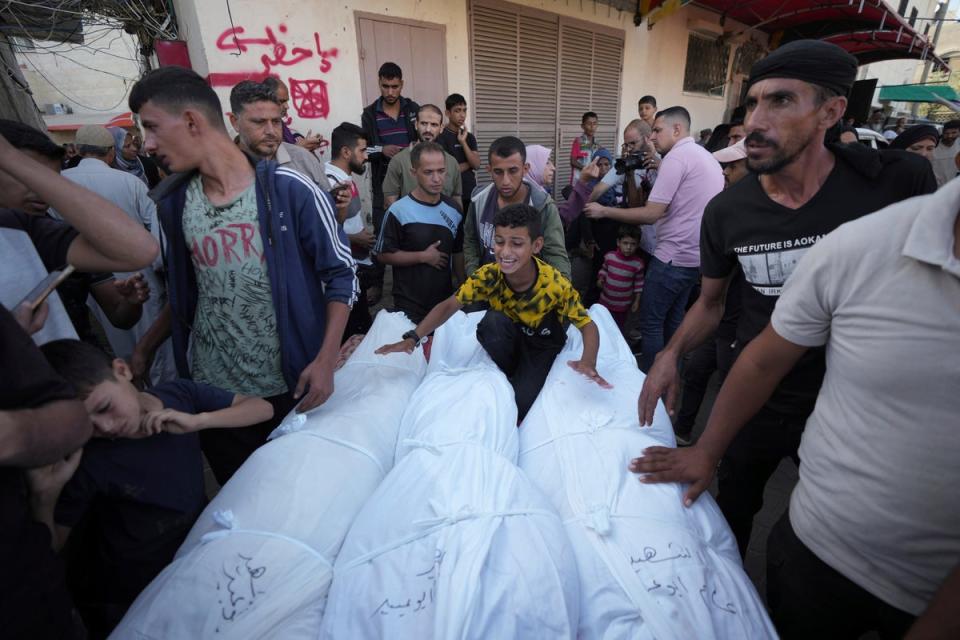 400,000 trapped in hell of northern Gaza, UN says, as death toll passes 42,000