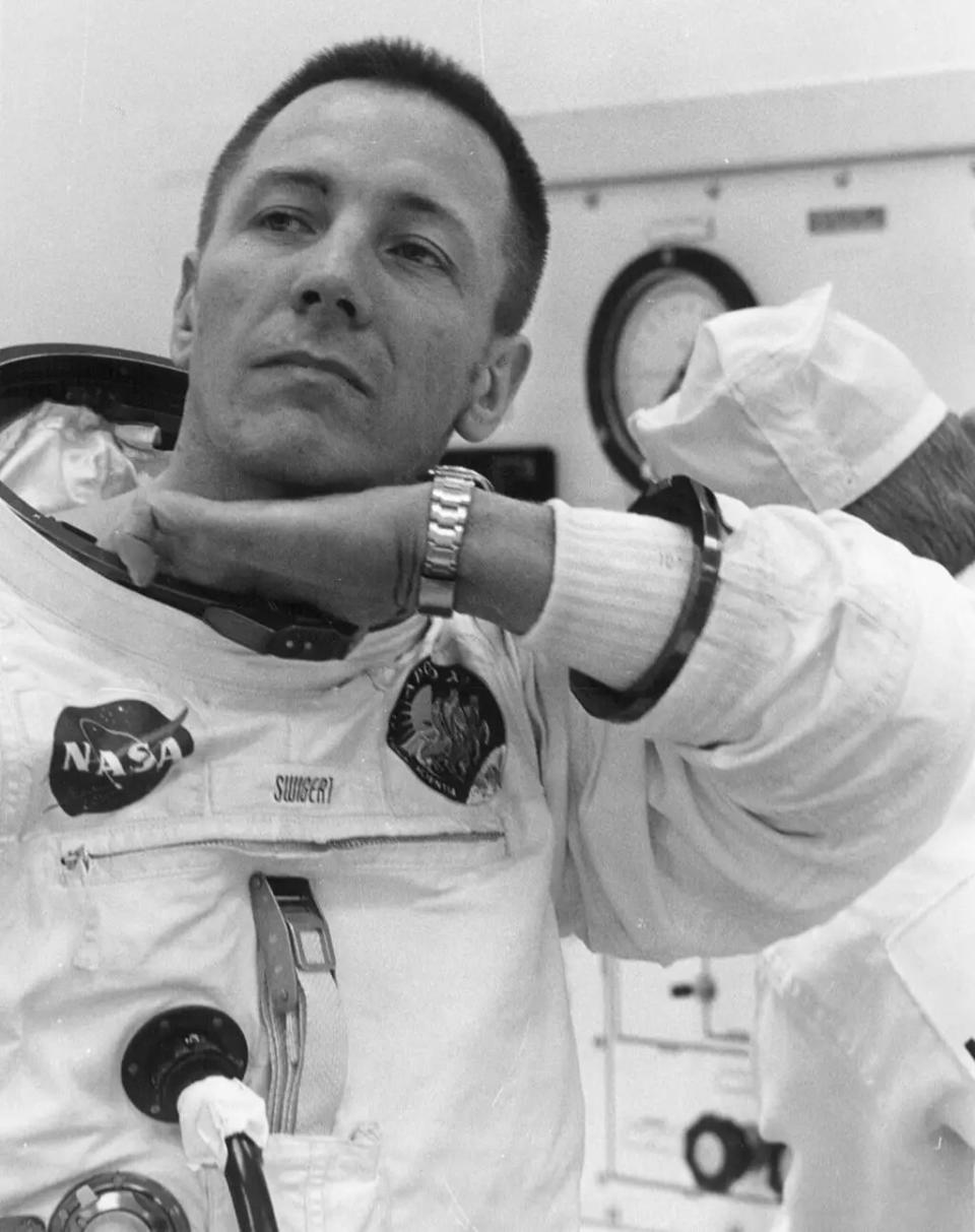 Jack Swigert in einem Astronautenanzug im Jahr 1970, demselben Jahr, in dem er vor seinem Einsatz vergaß, seine Steuererklärung abzugeben. - Copyright: NASA