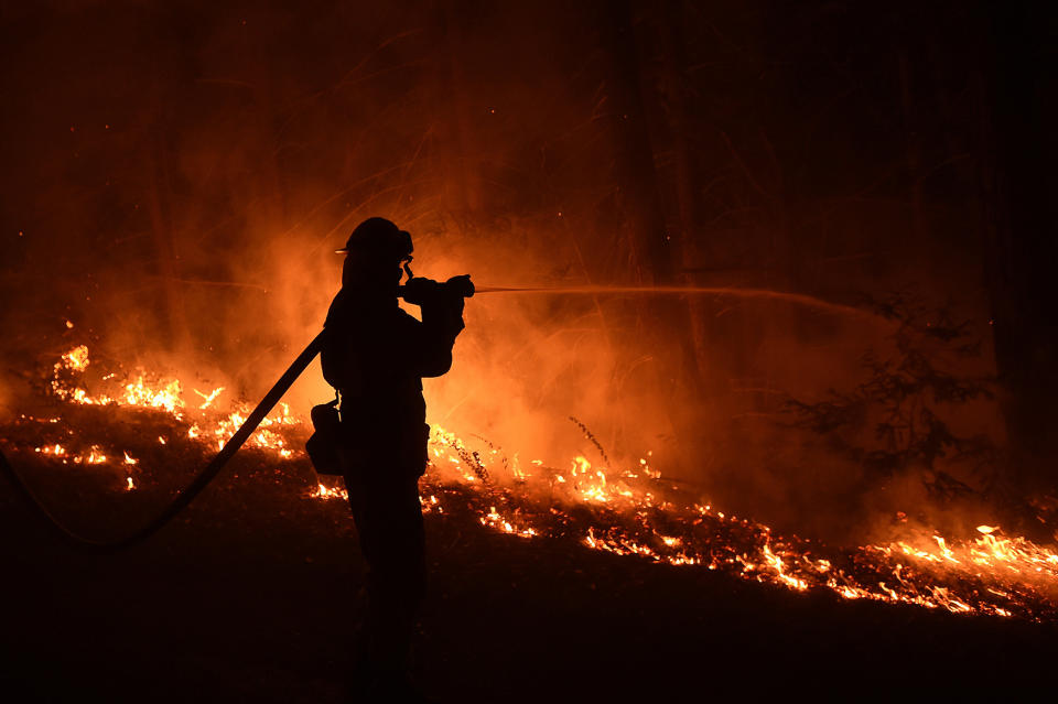 Deadly California wildfire threatens Big Sur coast