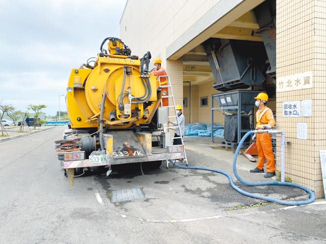 新竹縣竹北水資源回收中心增加管徑、供水壓力，縮短取水時間，增加民眾使用回收水的意願。（莊旻靜攝）
