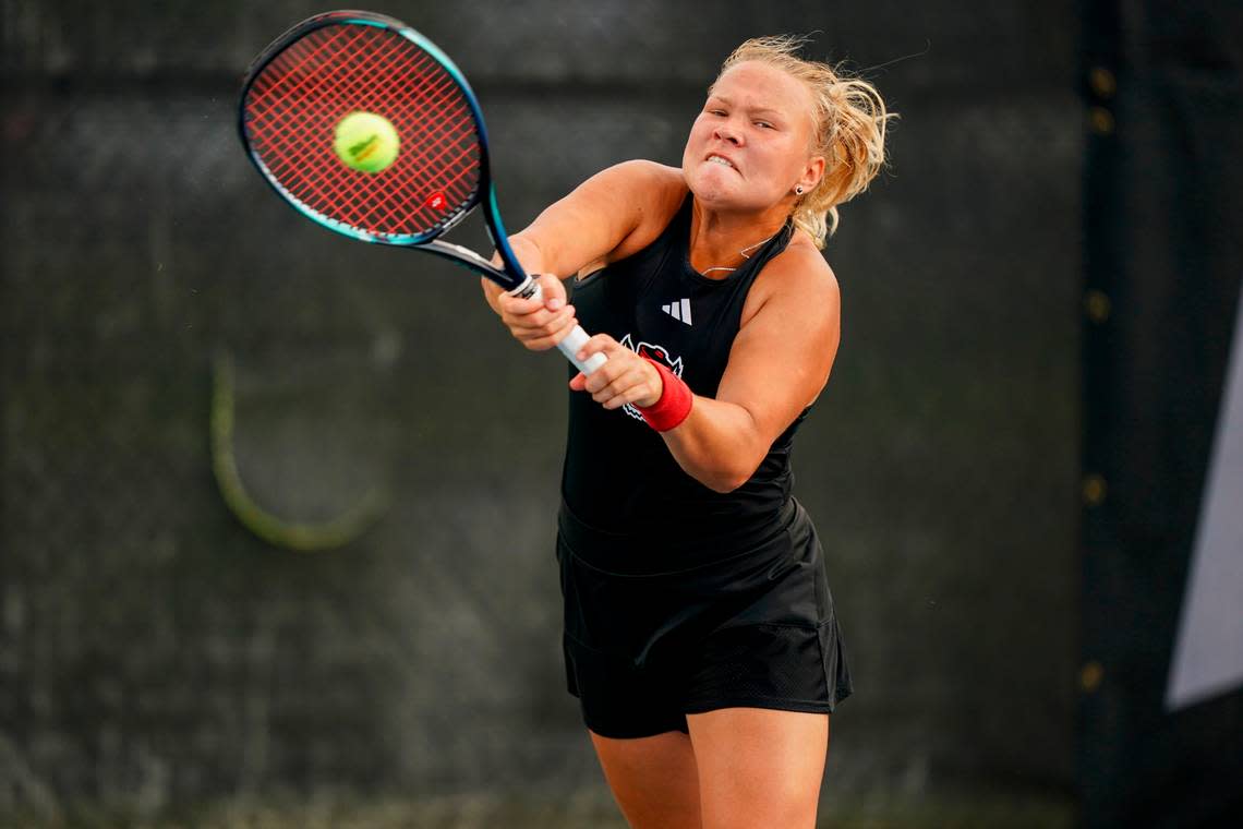 Diana Shnaider of North Carolina State University in action during the finals of the NCAA Division I Women’s Tennis Championship at the USTA National Campus in Orlando, Florida on Saturday, May 20, 2023. Manuela Davies/USTA