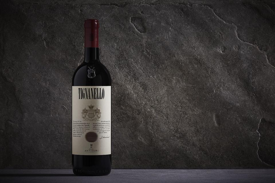 天娜露（Tignanello）是率先採用橡木桶陳釀的桑嬌維賽（Sangiovese）葡萄酒，是首個與非傳統葡萄品種（特別是卡本內蘇維翁）混釀的現代紅酒，也是經典奇揚地（Chianti Classico）產區第一批不使用白葡萄的紅酒之一。