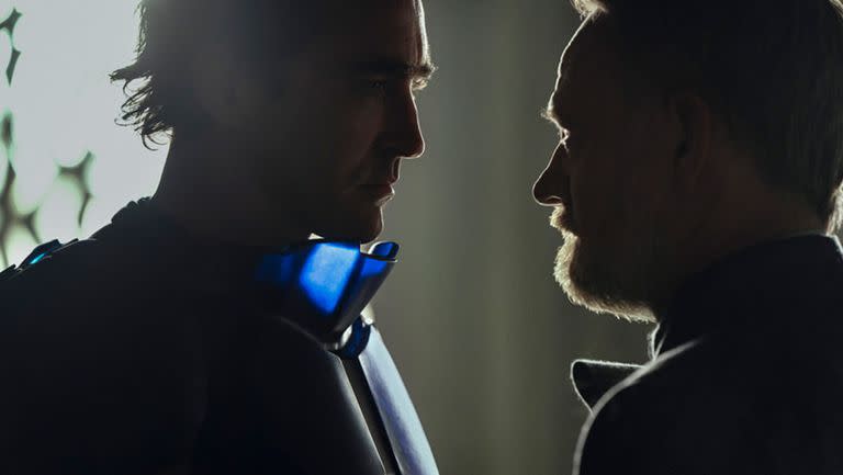 Hari Seldon (Jared Harris) frente al Emperador de la galaxia (Lee Pace) 