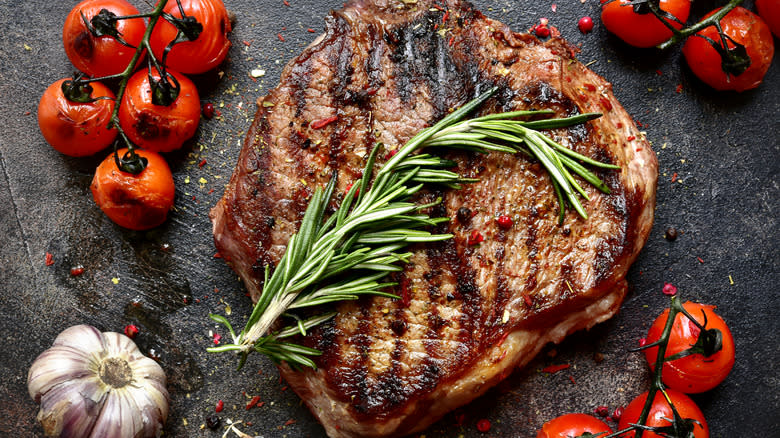 Steak with thyme, garlic, and tomatoes