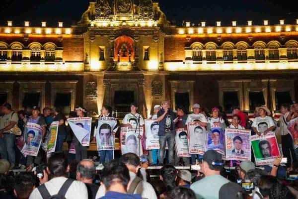 marcha familias ayotzinapa 9 años