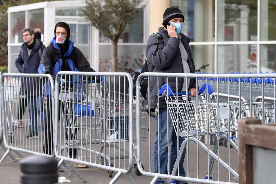 A shopper wears a mask as he stands with a shopping trolley behind metal barriers, whilst waiting to enter a Tesco supermarket that is limiting customers entering, in north-west London on March 31, 2020, as life in Britain continues during the nationwide lockdown to combat the novel coronavirus pandemic. - The novel coronavirus pandemic has so far claimed nearly 38,000 lives worldwide in a health crisis that is rapidly reorganising political power, hammering the global economy and the daily existence of some 3.6 billion people. (Photo by ISABEL INFANTES / AFP) (Photo by ISABEL INFANTES/AFP via Getty Images)