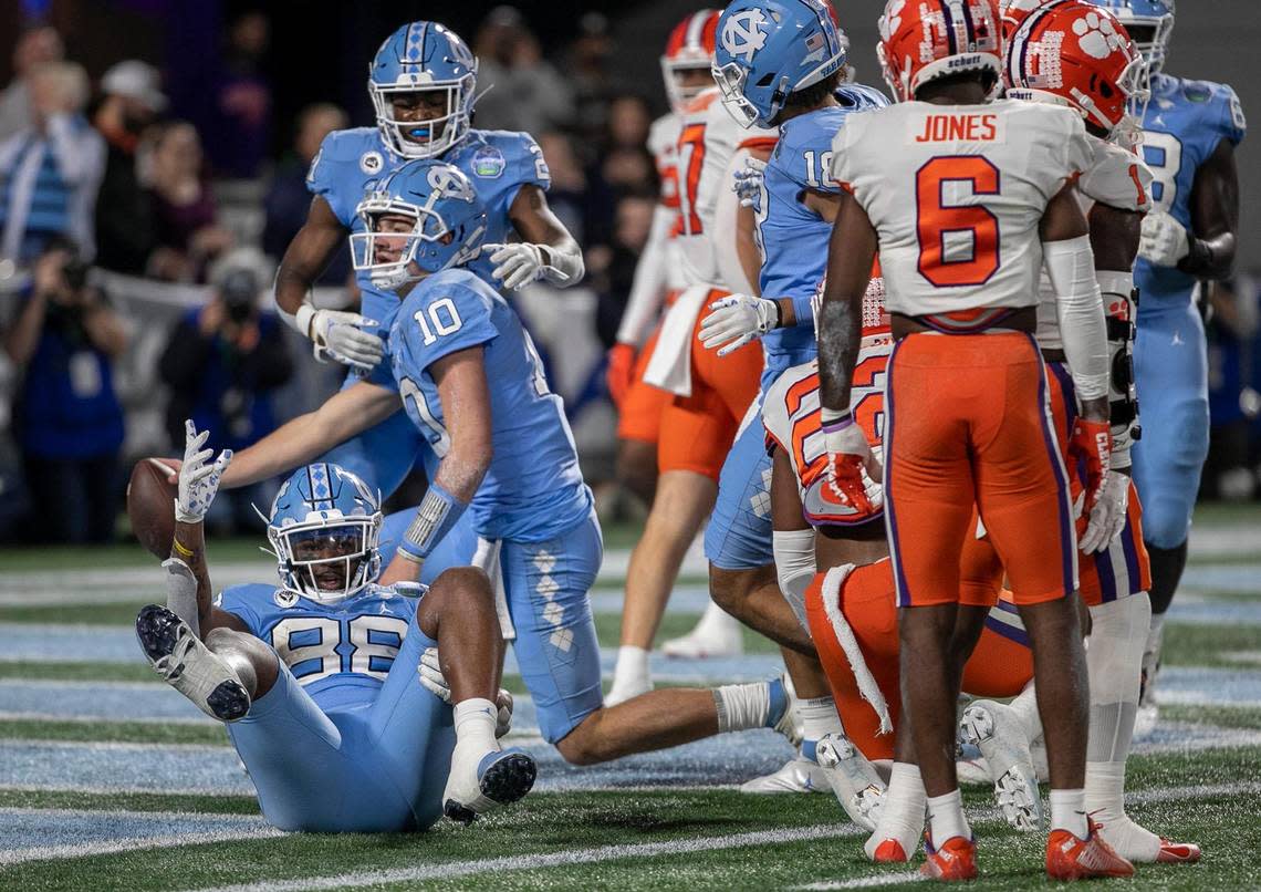 North Carolina quarterback Drake Maye (10) and his teammates react after scoring a touchdown on a three-yard run in the first quarter during the ACC Championship game against Clemson on Saturday, December 3, 2022 at Bank of American Stadium in Charlotte, N.C.